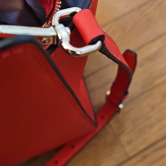 Michael Kors Medium Selma Bag - Picture 10 of 16